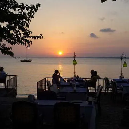 Mutlu Hotel Side