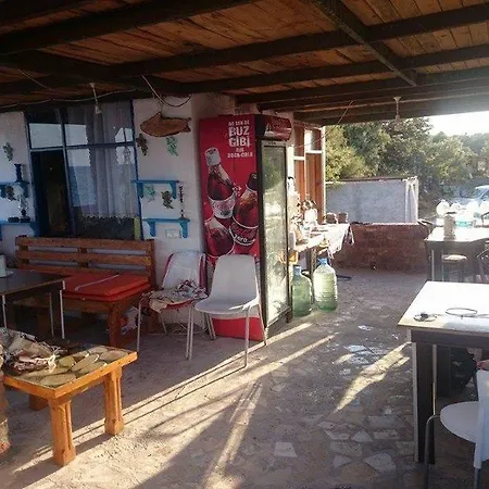 Mutlu Side